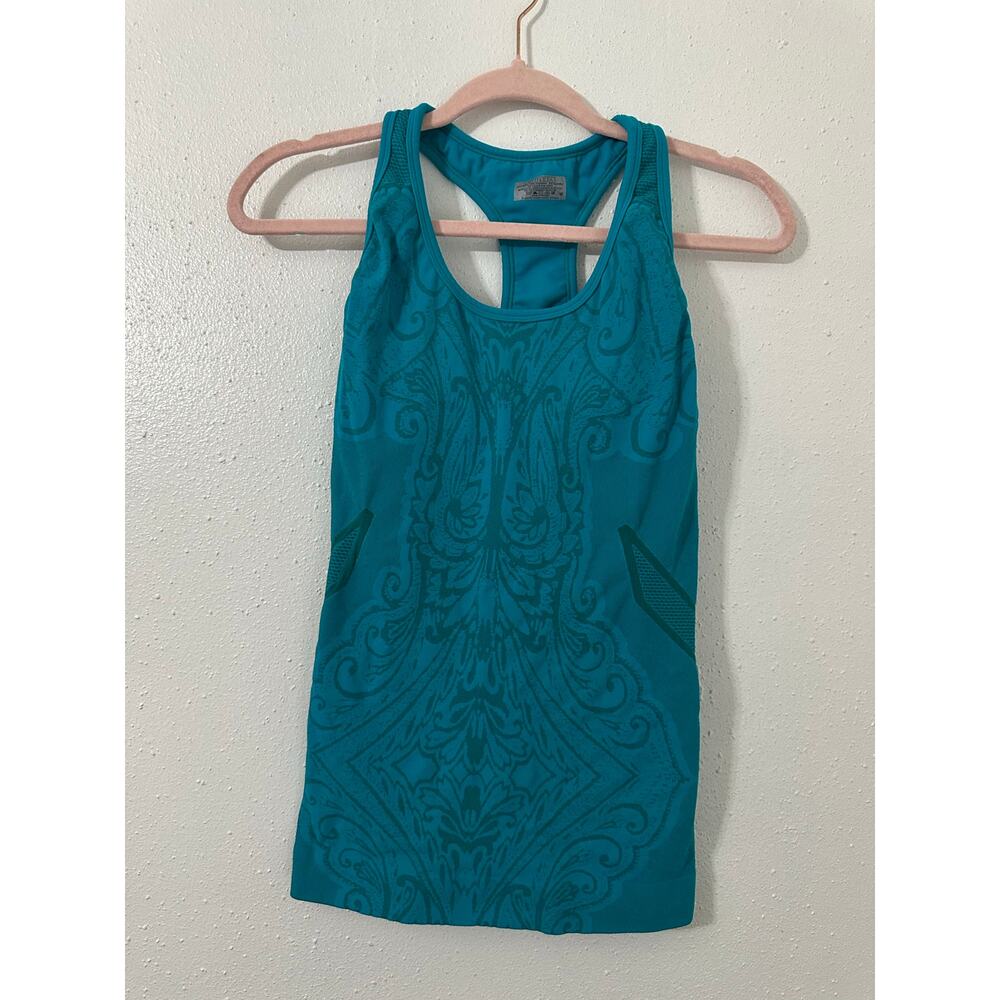 Athleta runs built in bra size M